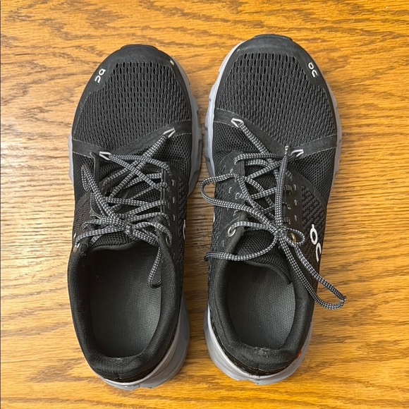 On Running sneakers - Picture 3 of 6